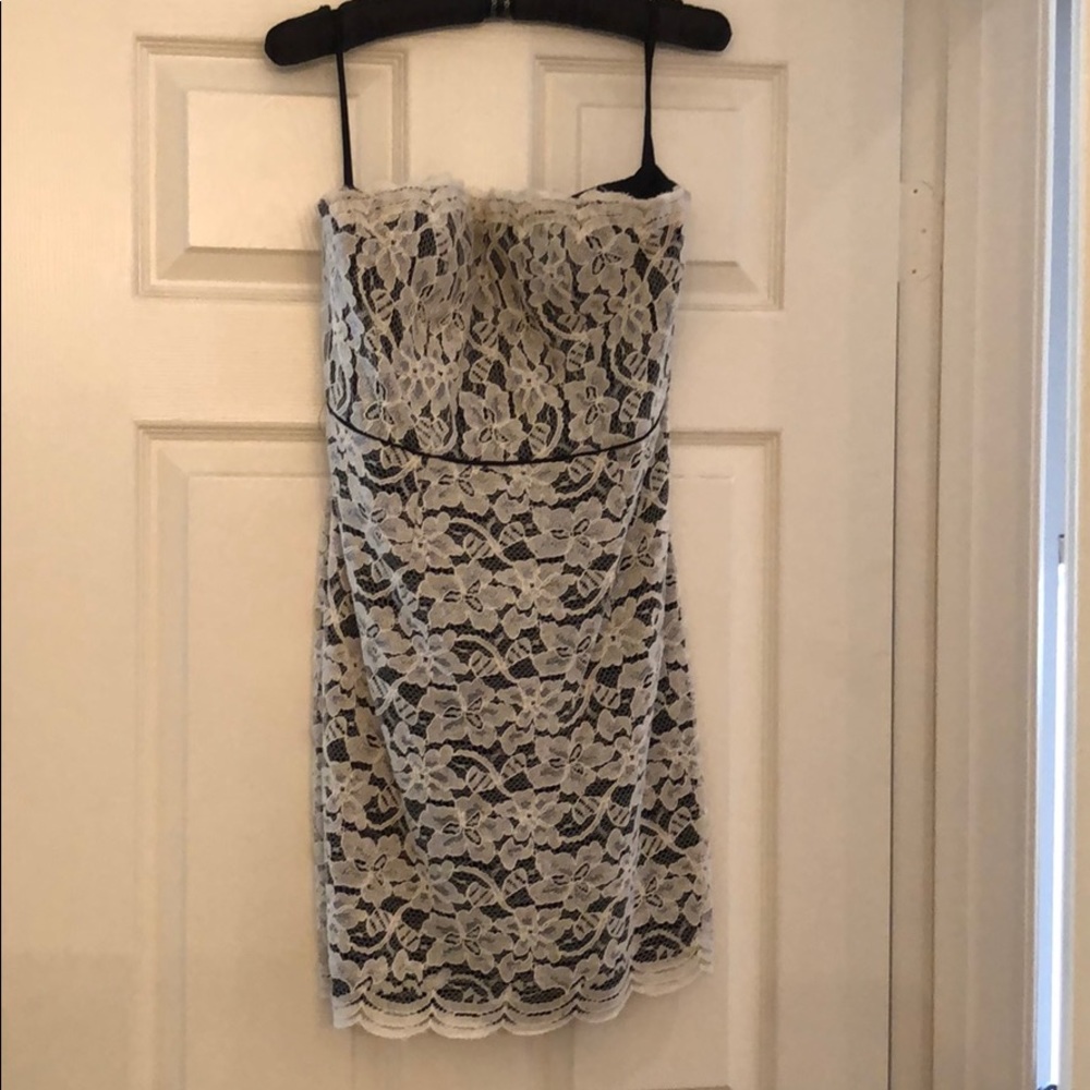 THE QUALITY! 🙌 Diane Von Furstenberg lace dress w/ built in bra🖤